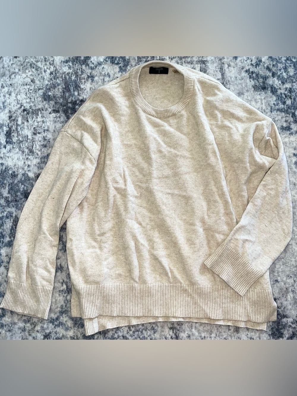 Tahari sweater size large